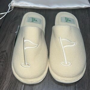 Fleece like house slippers with dust bag